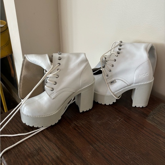 ROC White Lash Heeled Leather - Picture 2 of 4